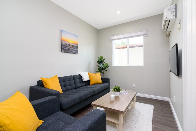 Photo - 1168 W 24th St