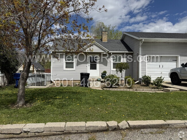 Building Photo - NO DEPOSIT option available for qualified ... Rental