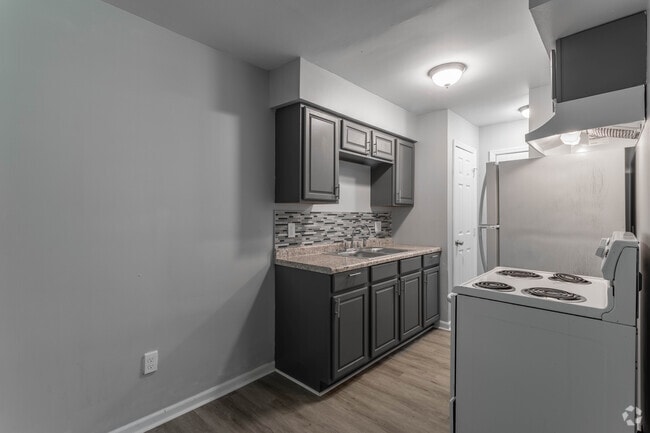 1 Br, 1 Ba - 585 SF