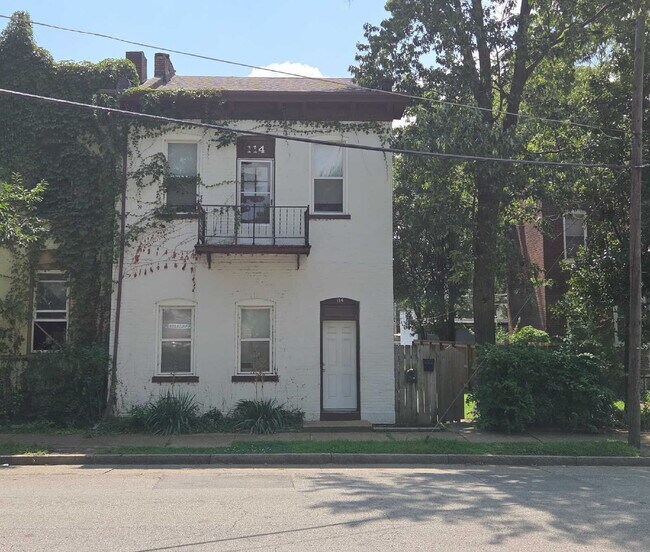 Photo - "Charming 1-Bedroom FIRST FLOOR Duplex in St. Louis City- Your Spacious 850 sq. ft. Retreat Await... Unit 1F