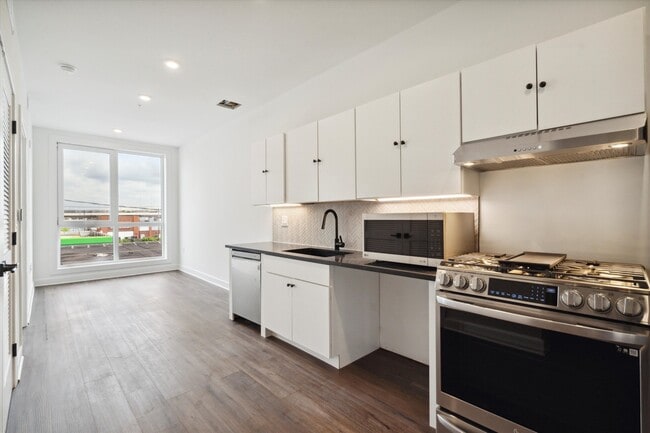 Building Photo - 2636 E York St Unit 202
