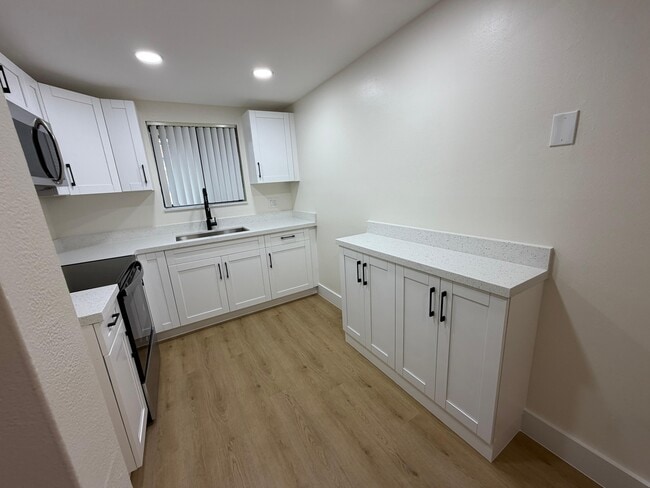 Building Photo - 1105 S Flagler Ave