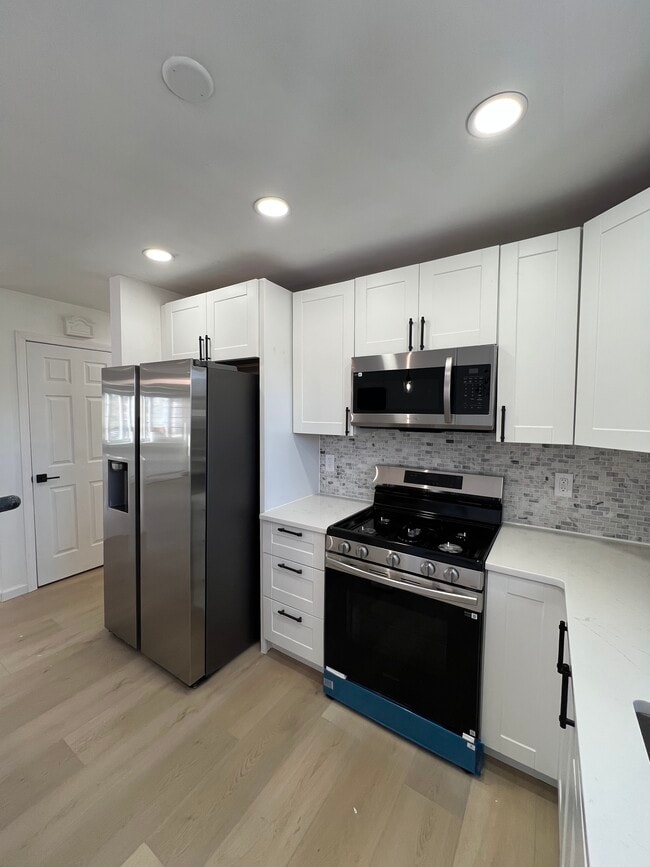 Photo - 222 Freida St