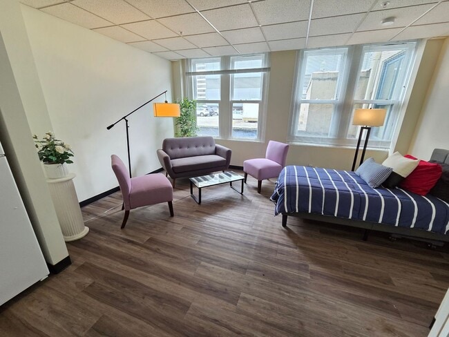 Photo - Sixth & Pine Building