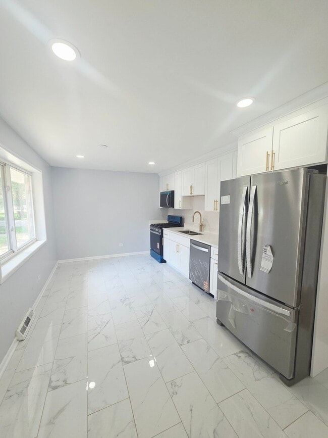 Photo - 14737 Kimbark Ave