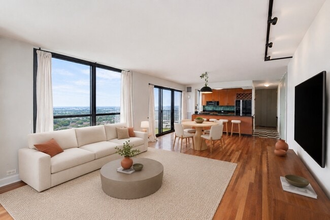 2020 N Lincoln Park W