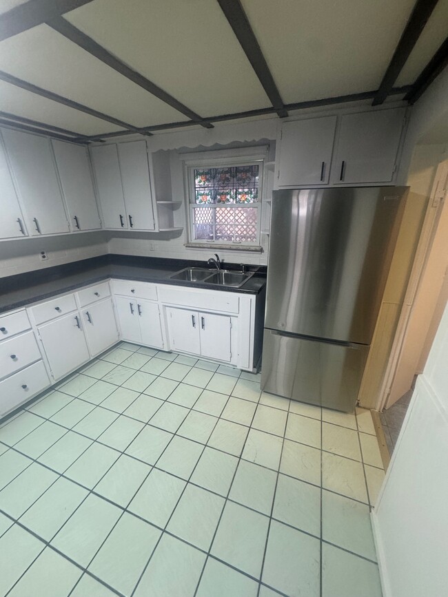 Building Photo - 1413 4th Ave