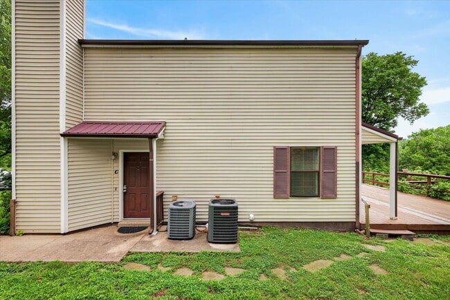 Building Photo - The Kingsbury Drive Townhomes For Rent!