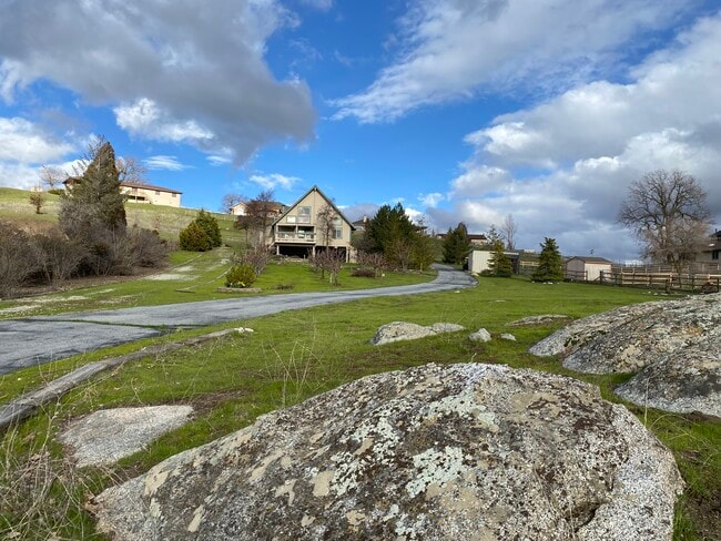 Photo - 23740 Lakeview Dr