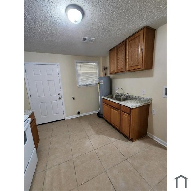 Photo - 847 Northern St Unidad C