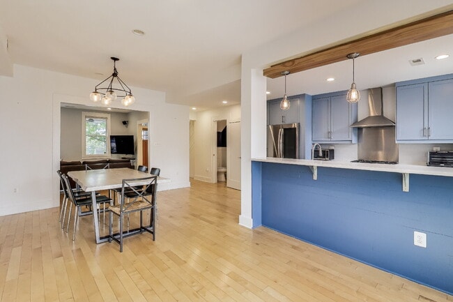 Photo - 646 Keefer Pl NW