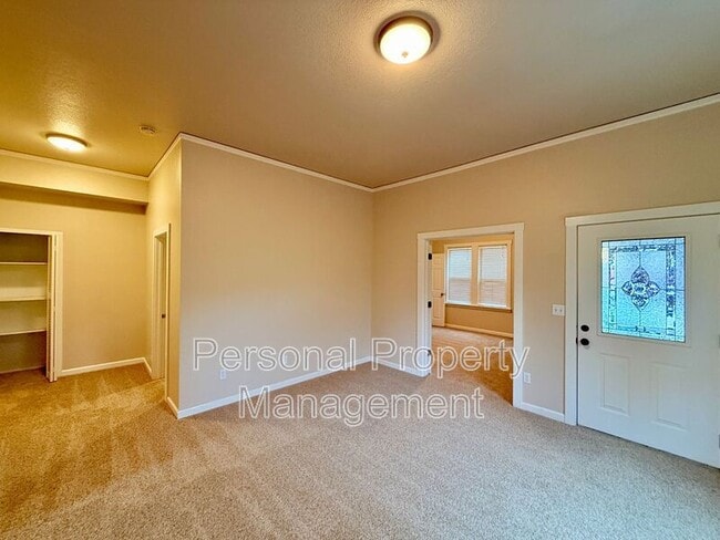 Photo - 409 W McLoughlin Blvd
