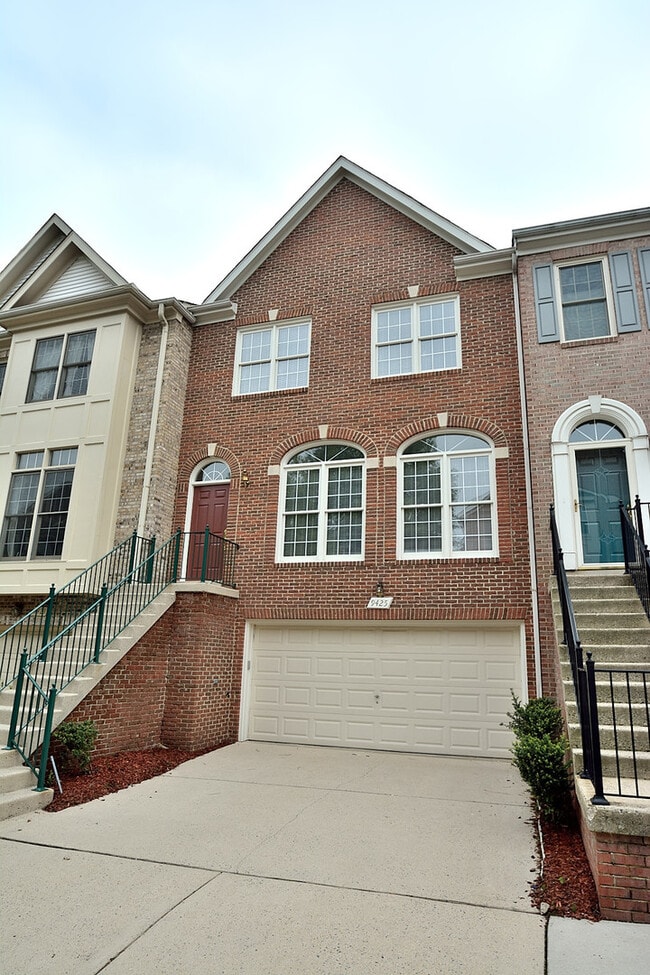 Building Photo - Super Convenient & Spacious 2 Car Garage TH!