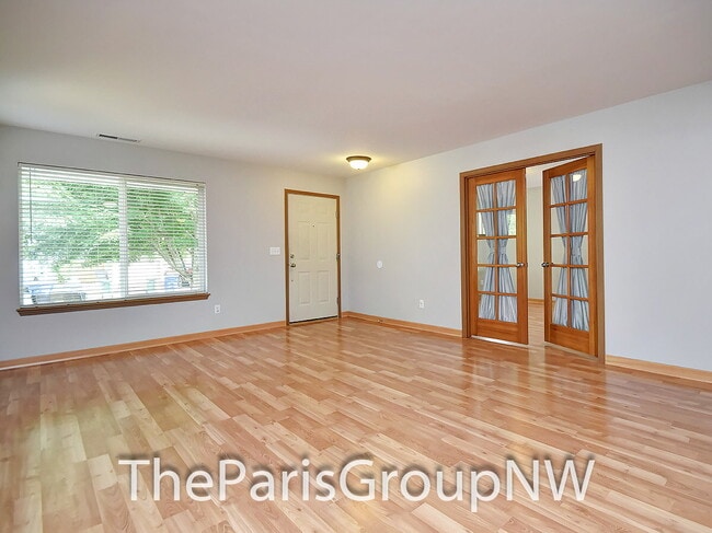 Photo - Delightful 2005 Cedar River Renton Rambler – Central A/C - Just 5min to Downtown!