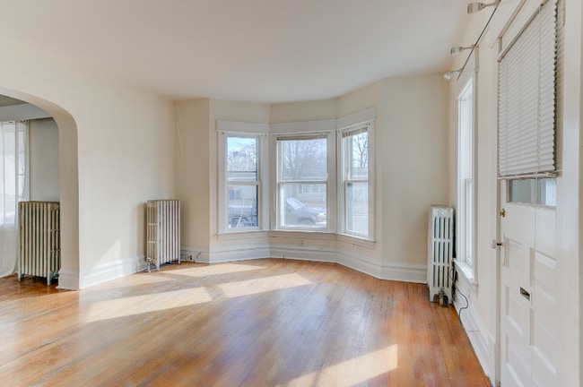 Building Photo - 302 W Fifteenth St Unit 1