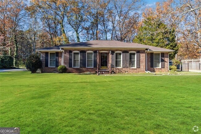 Building Photo - 348 Pine Forest Dr Rental