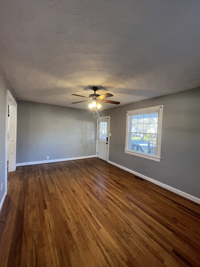 Photo - 411 Farrell St