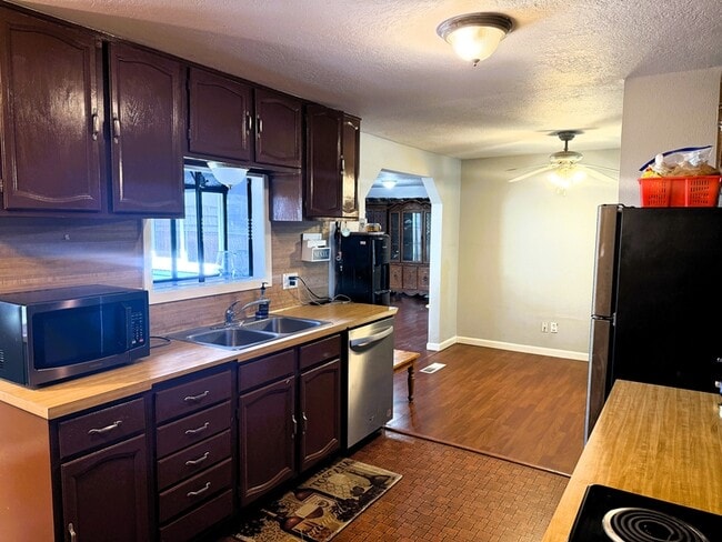 Photo - 16811 SE Francis St