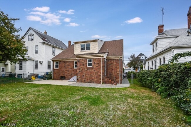 Photo - 13 Knapp Ave