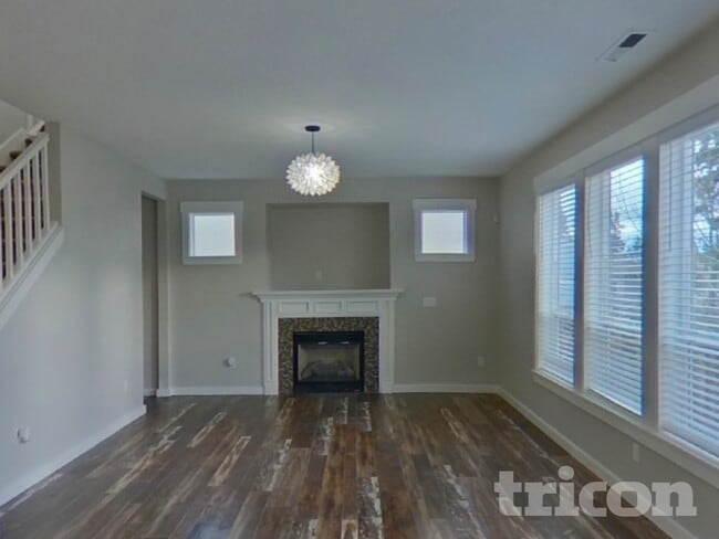 Photo - 2525 W 10th St