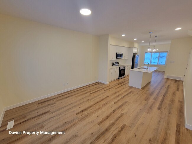 Photo - 4582 Warbler Loop NW