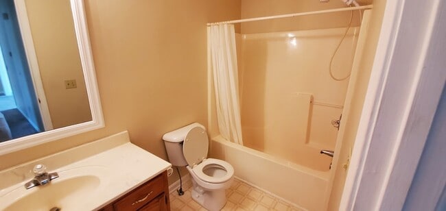 Photo - 610 N Greenwood Ext