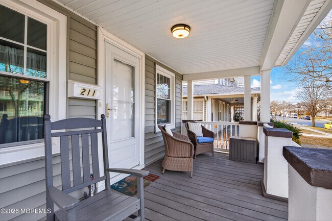 Photo - 211 Lareine Ave