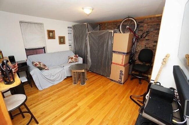 Building Photo - 3093 Fulton St Rental