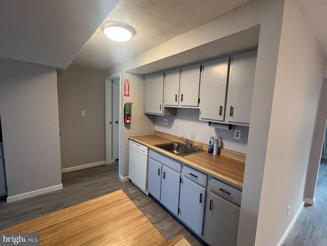 Photo - 665 Towne Center Dr