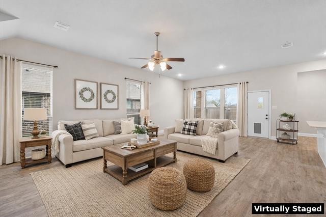 Photo - 576 Spruce Trail