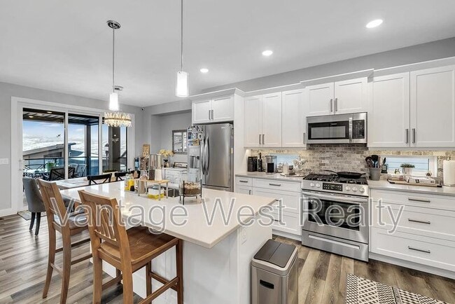 Building Photo - 2580 Crown Crest Dr