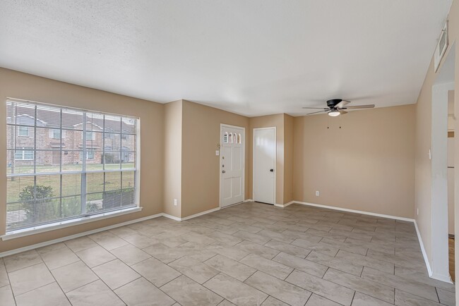 Photo - 1057 Willow Oaks Cir