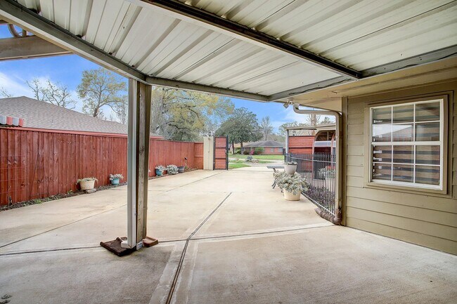 Photo - 5303 Tallow Ln
