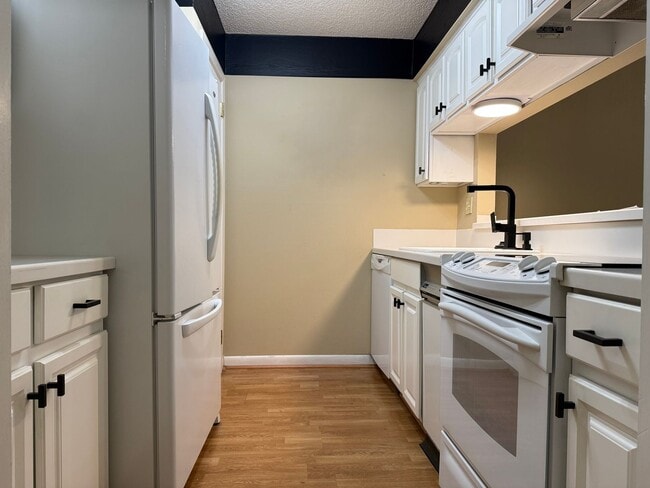 Photo - 10 Hampshire Cir