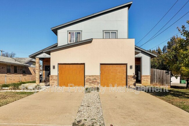 Photo - 727 NE 5th St