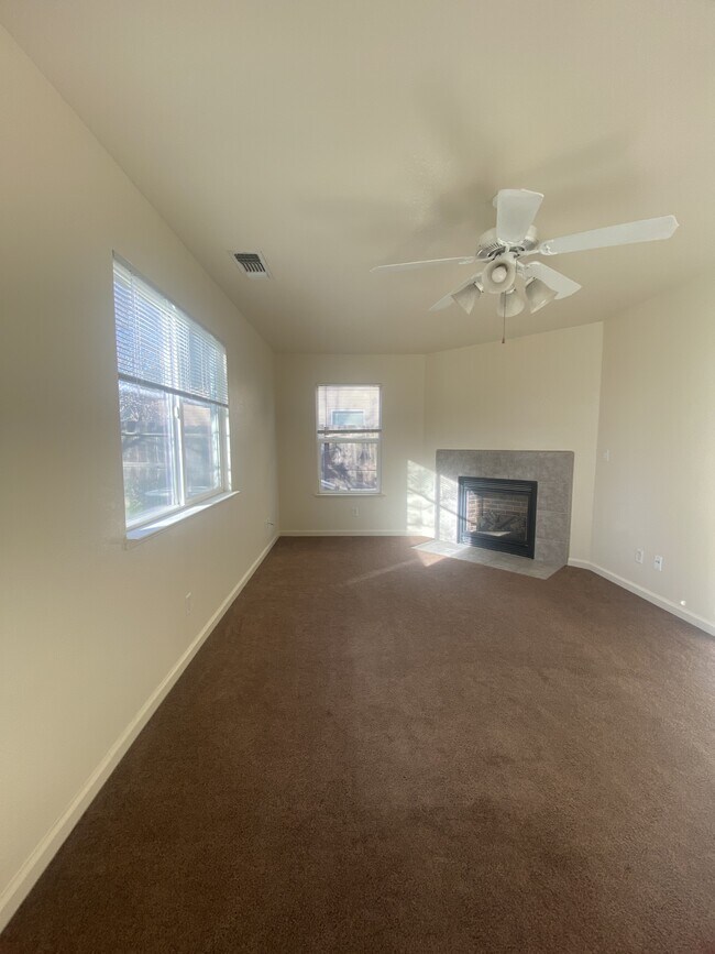 Photo - 1706 Shay Way