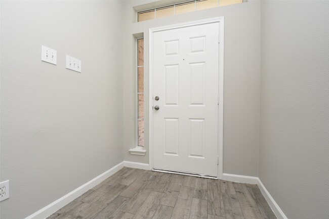 Photo - 21603 Falvel Lake Dr
