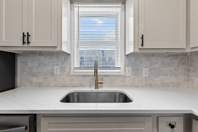 Photo - 365 E Williams St