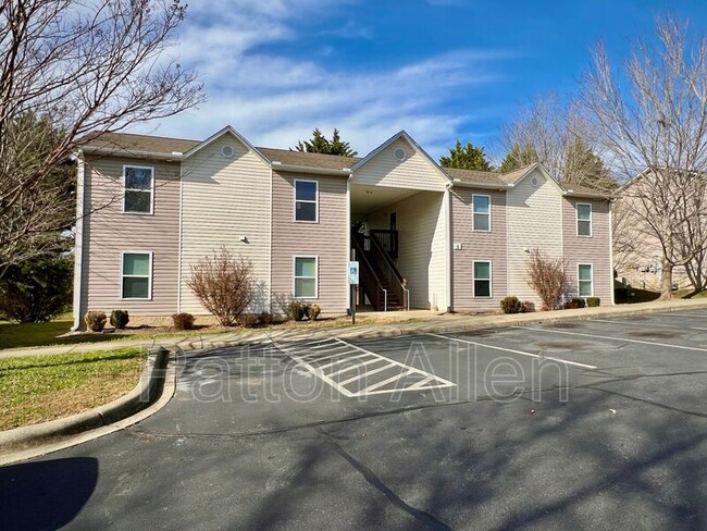 Building Photo - 4 Zell Ln Unit Apt C