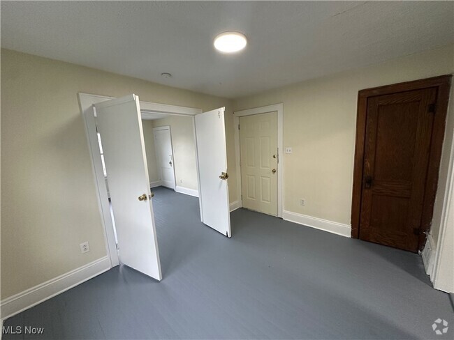 Building Photo - 779 E Exchange St Unit 4 Rental