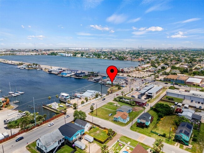 Photo - 6104 Heards Ln