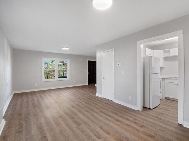 Building Photo - 161 Printers Ln Unit 2