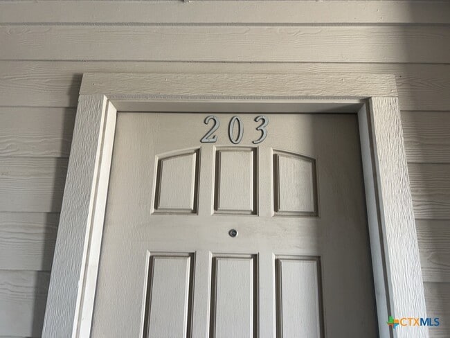 Building Photo - 2710 S Clear Creek Rd Unit 203