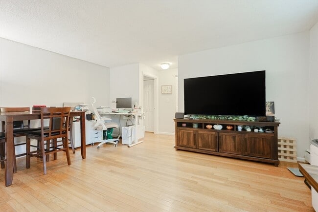 Photo - 49 Colborne Rd Unit 6