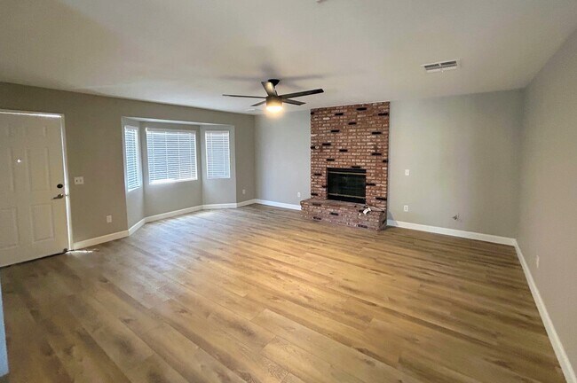 Photo - 71984 Sunnyslope Dr