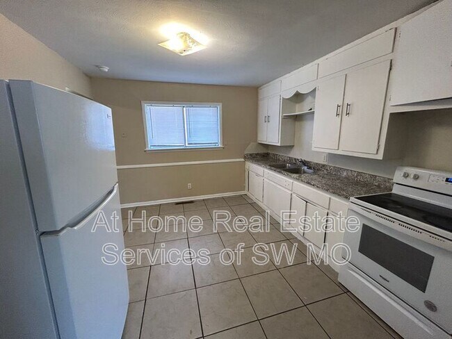 Photo - 1742 N Oak Grove Ave