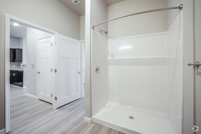 1BR, 1BA - 702SF - Bathroom