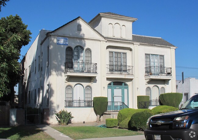 Photo - 2837 S Bronson Ave