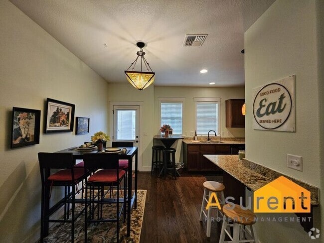 Building Photo - Furnished Rental In Jacksonville long term...