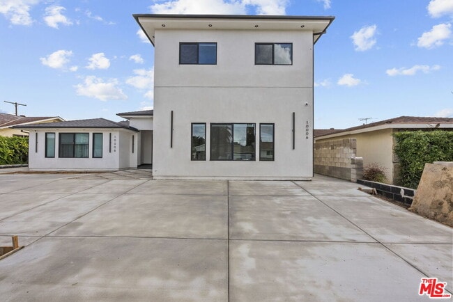 Photo - 10006 Odessa Ave